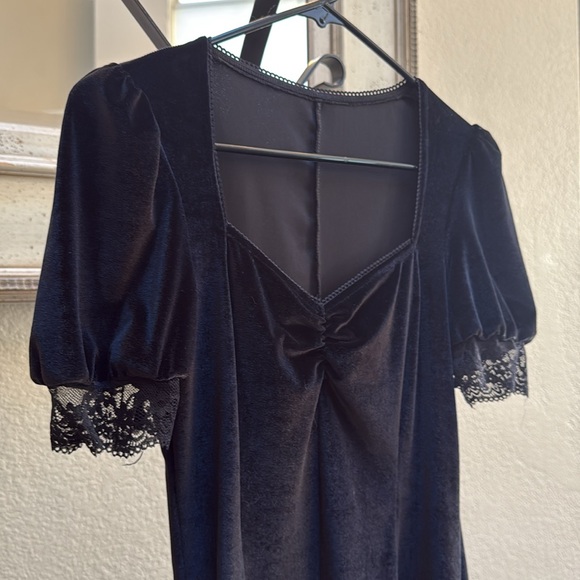 Practical Magic Goth Black Velvet Dress - Picture 9 of 11